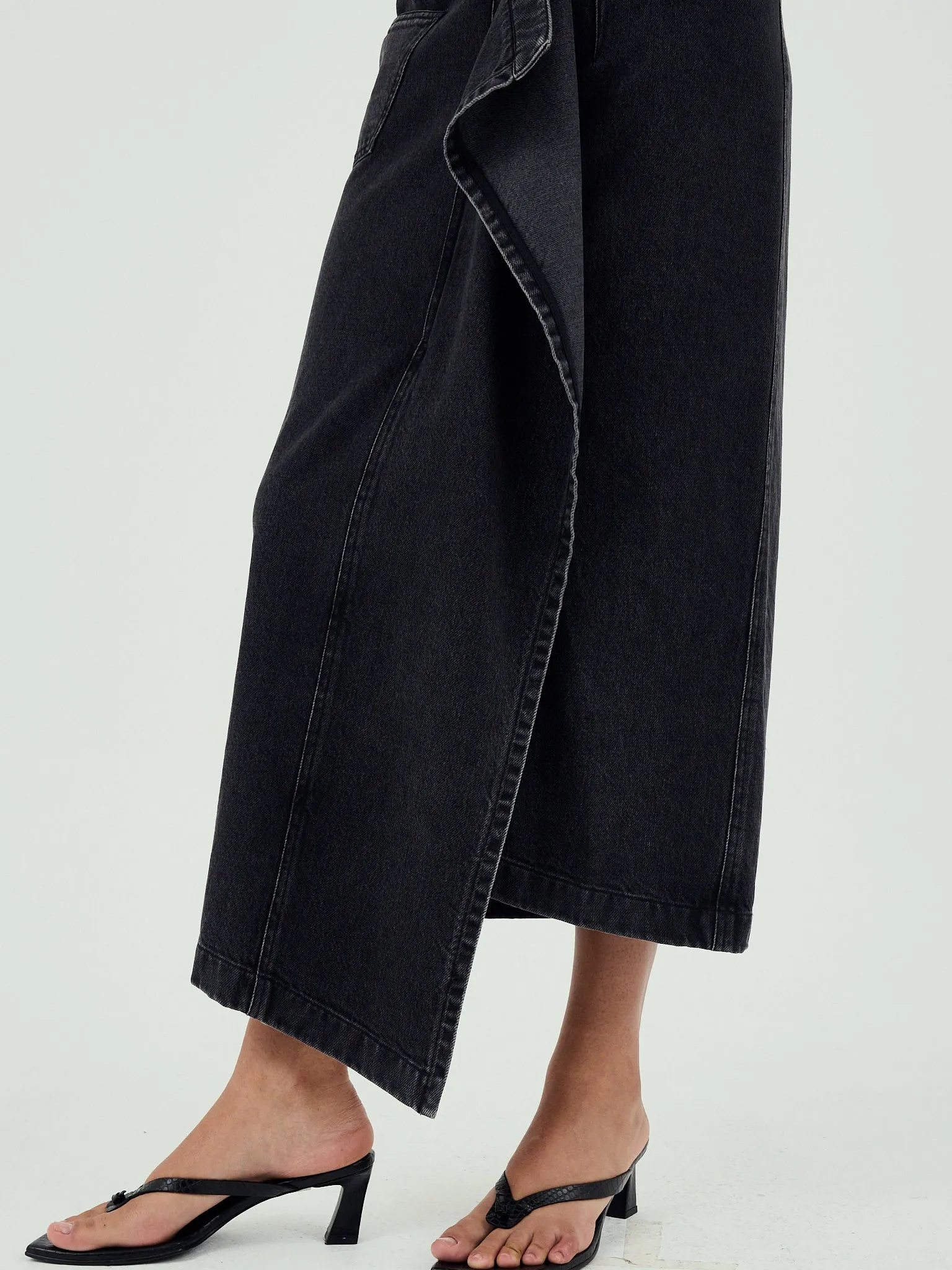 GOEN.J  Asymmetric draped down washed midi denim skirt - Black